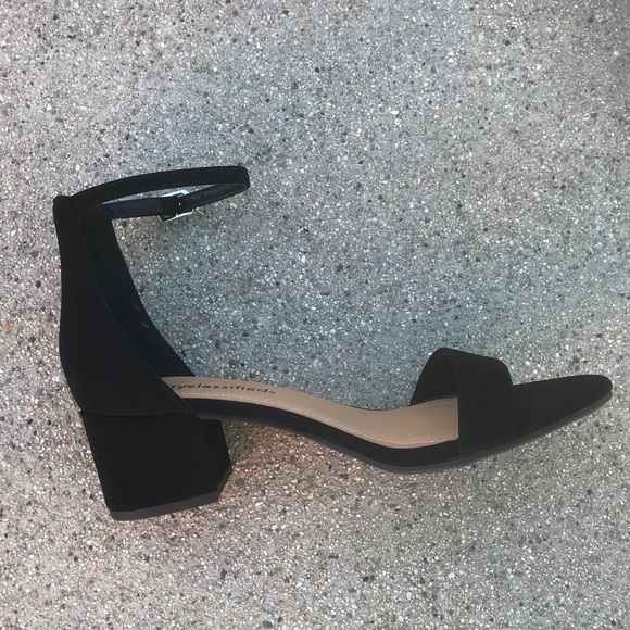 Best Seller Weekend Basic Black low heel ankle strap sandal Nu Shuz Key West - Picture 4 of 8